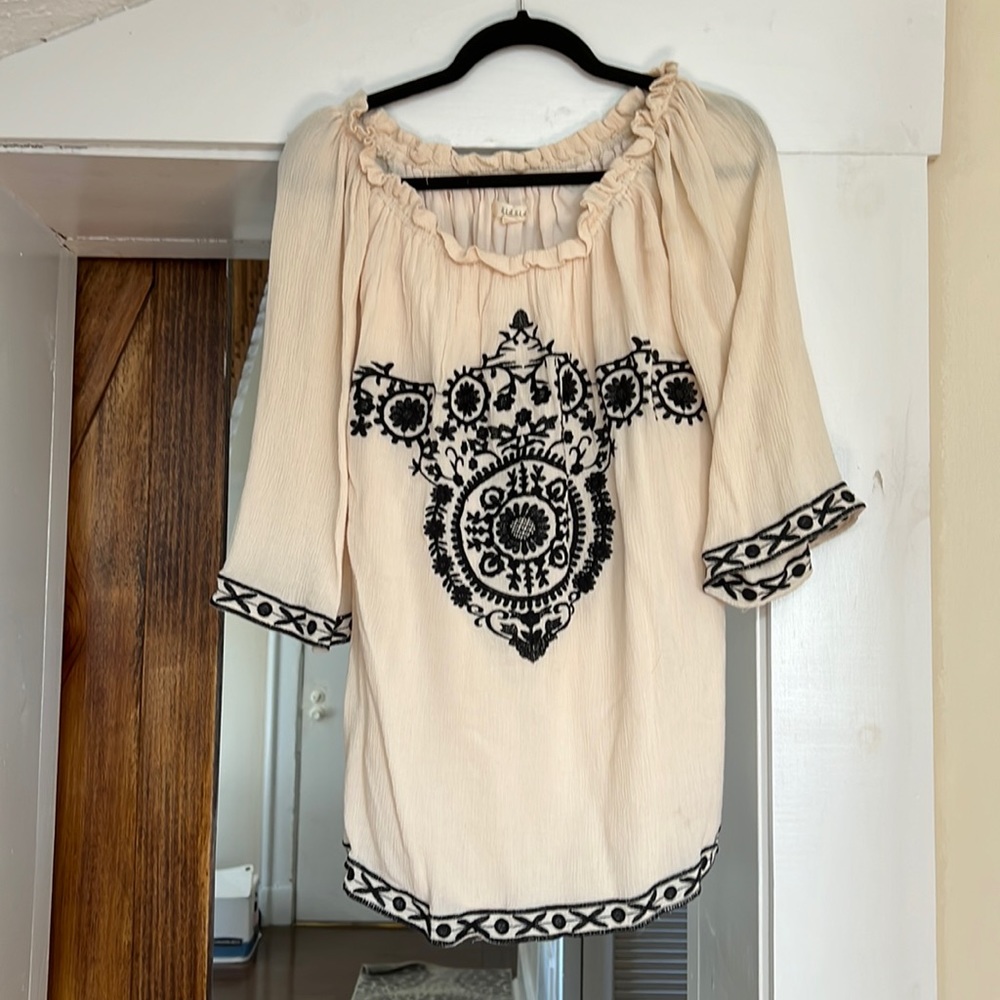 Off the shoulders crème printed dress
